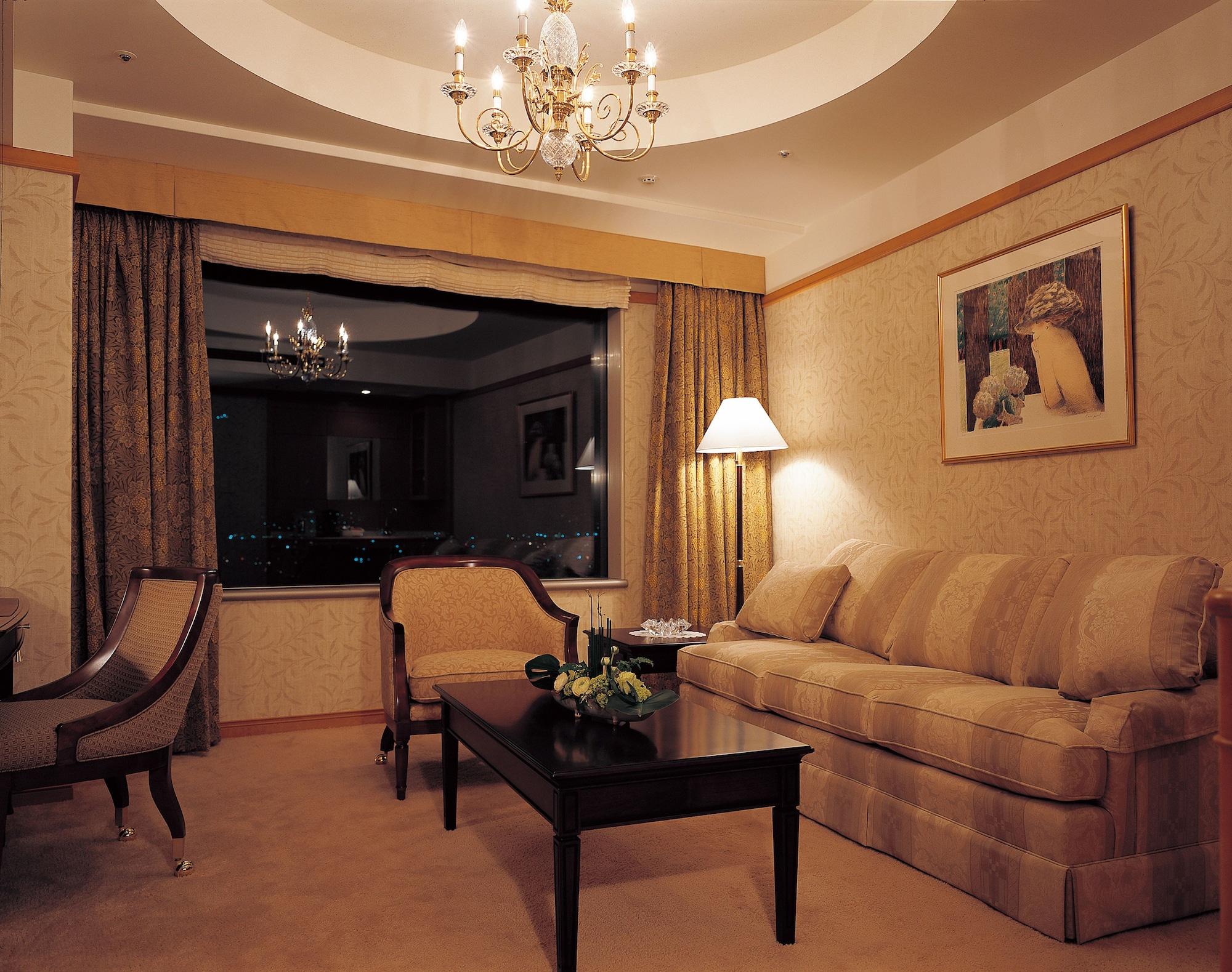 Sapporo Prince Hotel Exterior foto A living room in a suite at the Mandarin Oriental, Tokyo